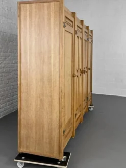 Armoire penderie années 60 par Guillerme et Chambron pour votre Maison
