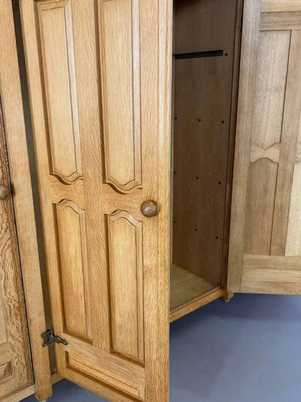 Armoire penderie années 60 par Guillerme et Chambron pour votre Maison