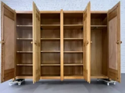 Armoire penderie années 60 par Guillerme et Chambron pour votre Maison
