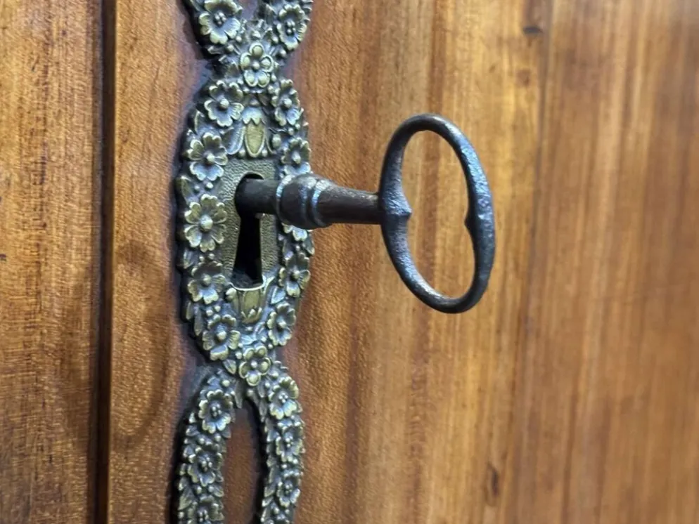 Armoire penderie Empire en merisier XIXème