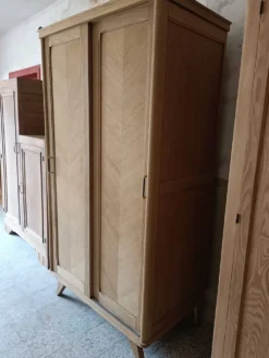 Armoire/penderie portes coulissantes et pieds compas