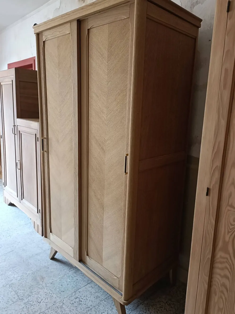 Armoire/penderie portes coulissantes et pieds compas