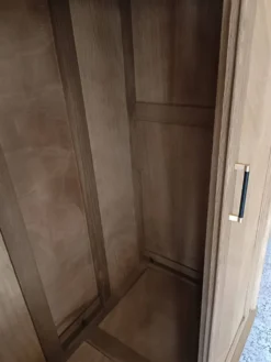 Armoire/penderie portes coulissantes et pieds compas