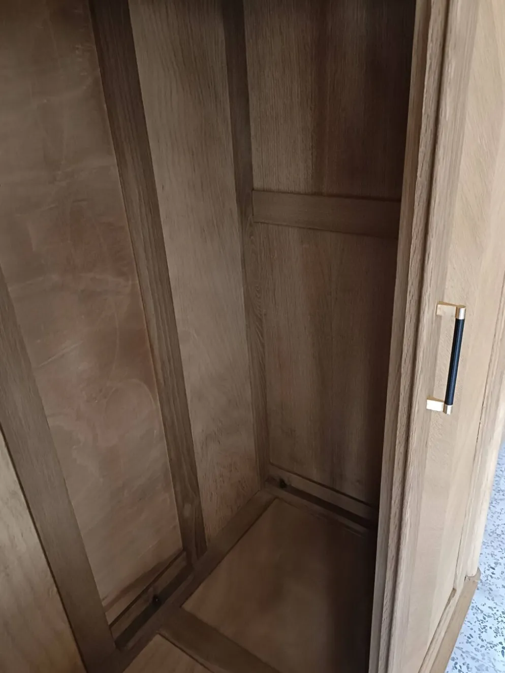 Armoire/penderie portes coulissantes et pieds compas