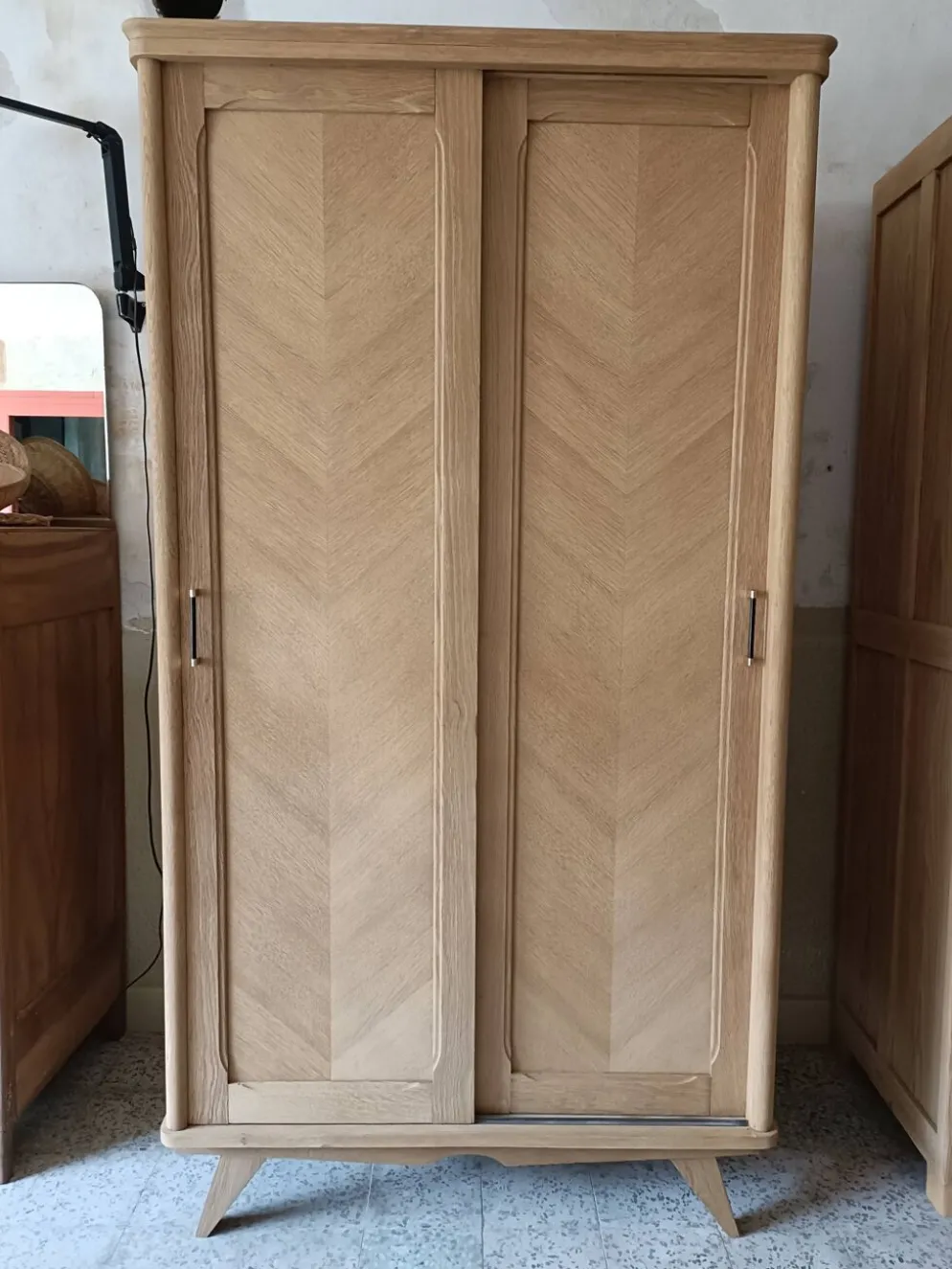 Armoire/penderie portes coulissantes et pieds compas