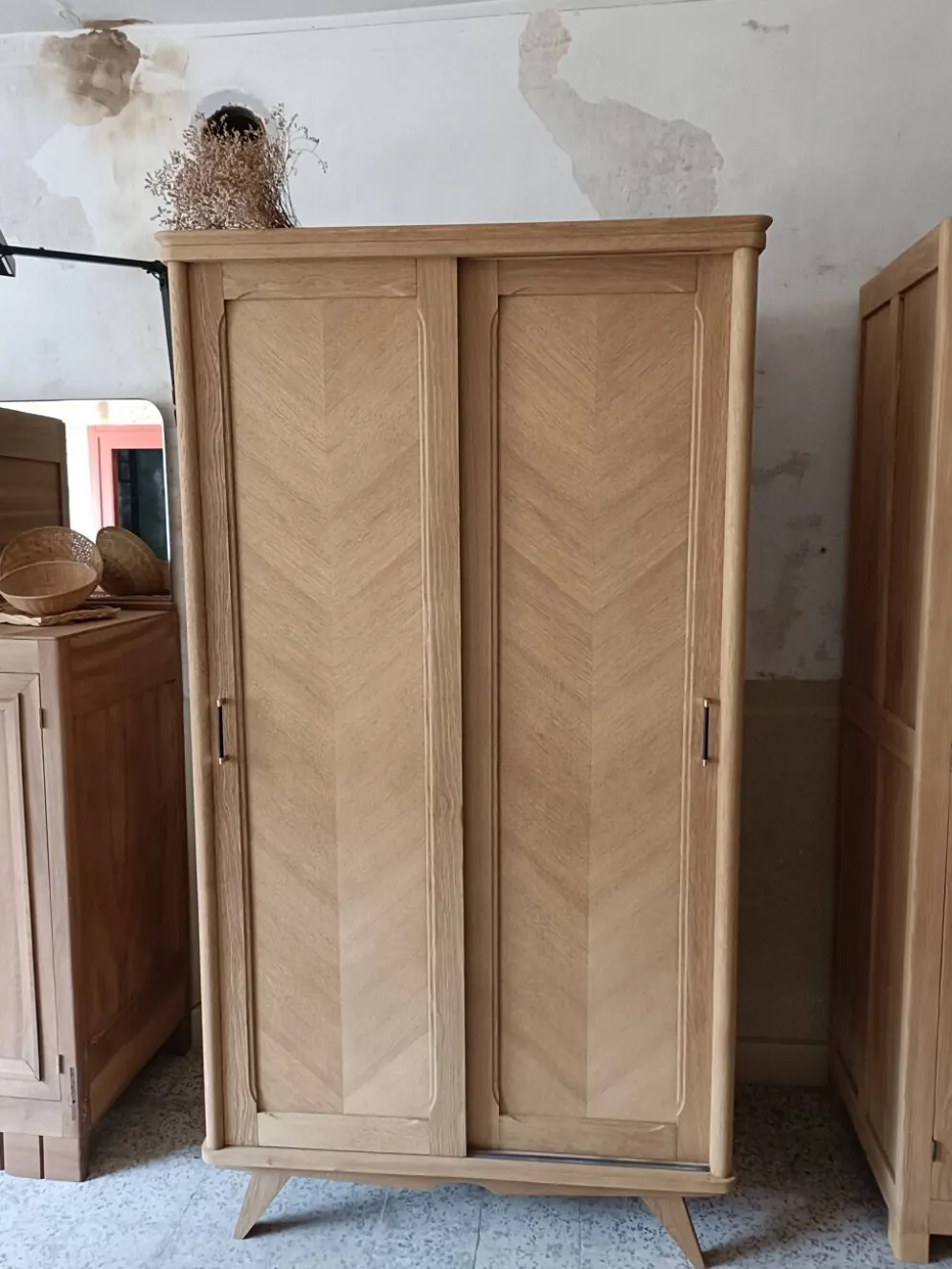 Armoire/penderie portes coulissantes et pieds compas
