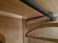 Armoire/penderie portes coulissantes et pieds compas