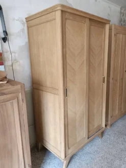 Armoire/penderie portes coulissantes et pieds compas