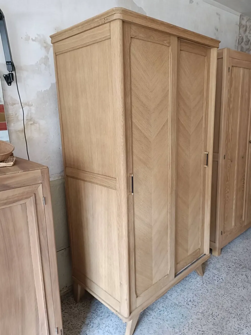 Armoire/penderie portes coulissantes et pieds compas