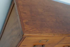 Armoire à pharmacie / cabinet de classement ou buffet en pin des Pays-Bas, années 1930