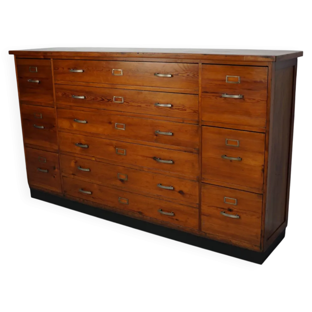Armoire à pharmacie / cabinet de classement ou buffet en pin des Pays-Bas, années 1930