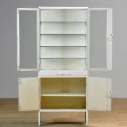 Armoire à pharmacie en fer, années 1950