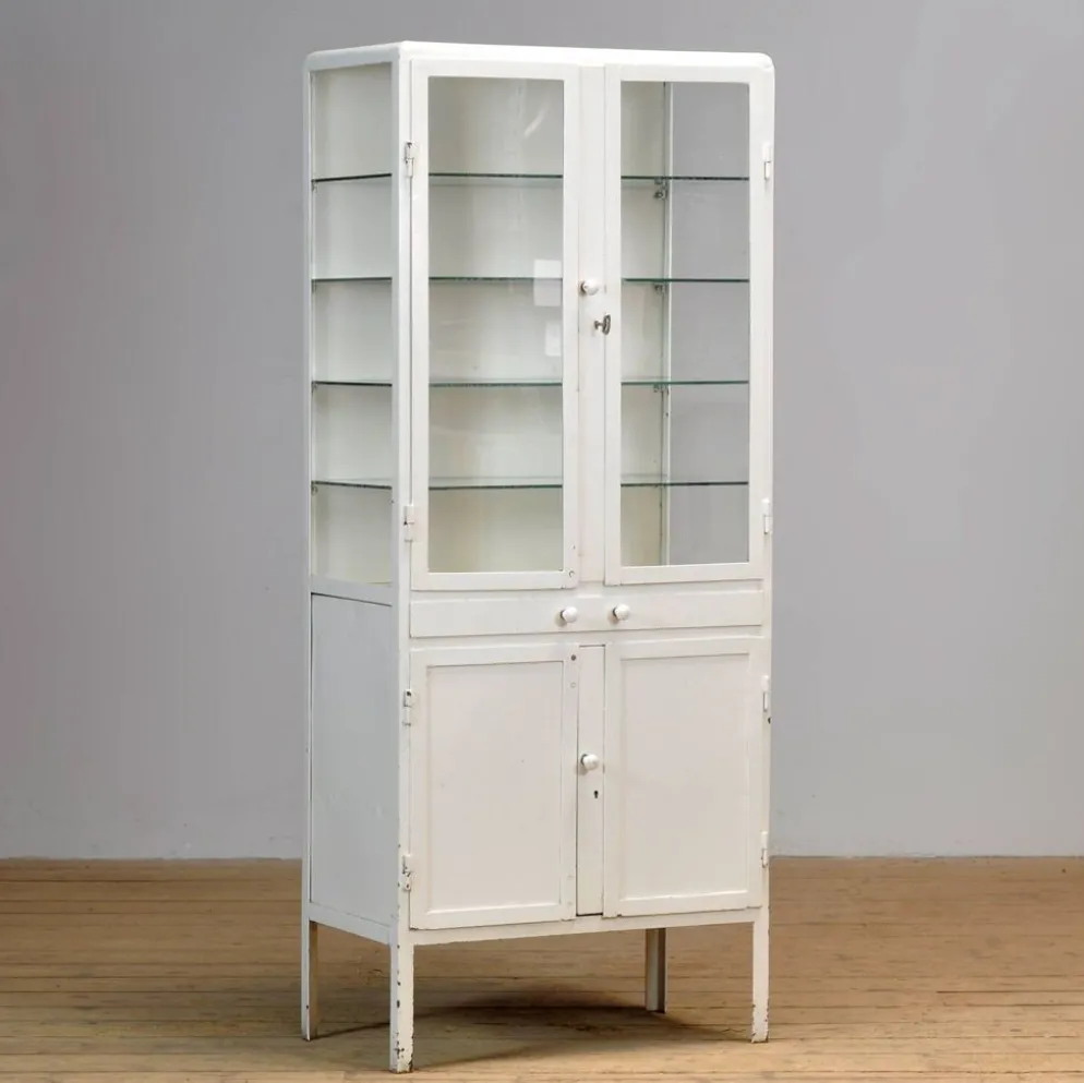 Armoire à pharmacie en fer, années 1950