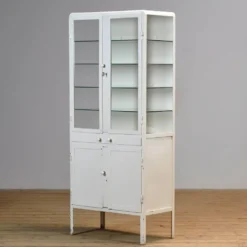 Armoire à pharmacie en fer, années 1950