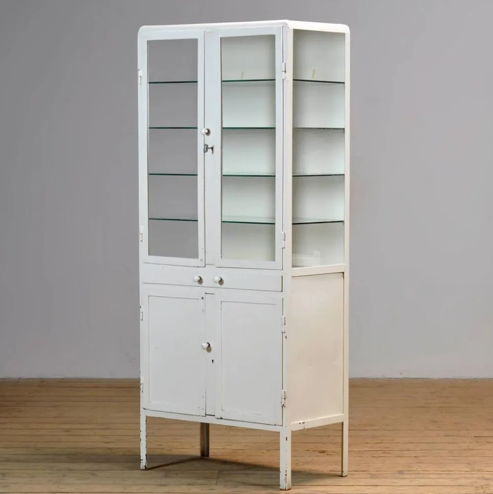 Armoire à pharmacie en fer, années 1950