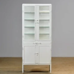 Armoire à pharmacie en fer, années 1950