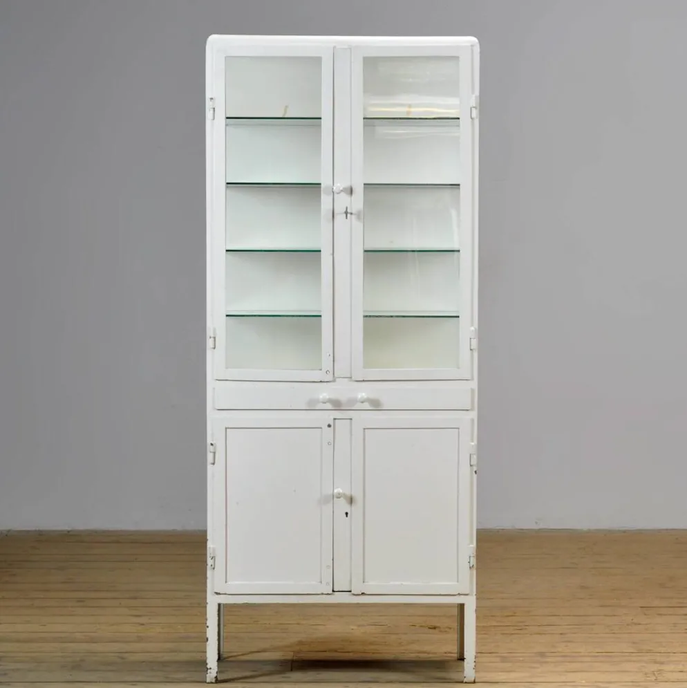Armoire à pharmacie en fer, années 1950