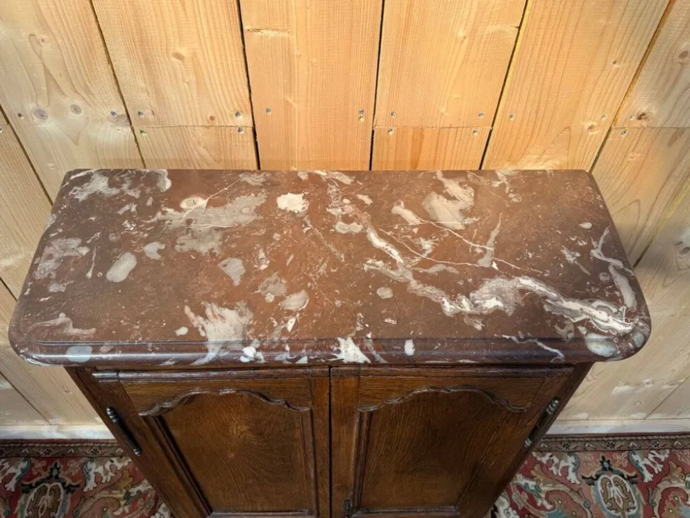 Armoire à plinthe – Style Louis XIV – Chêne massif et marbre d'origine