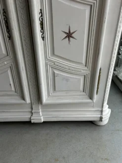 Armoire 2 portes peintes , Style Louis XIV, travail régional alsacien