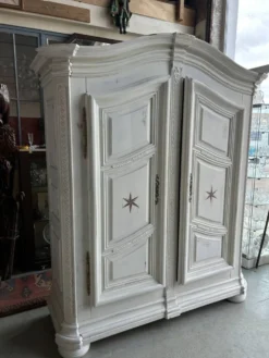 Armoire 2 portes peintes , Style Louis XIV, travail régional alsacien