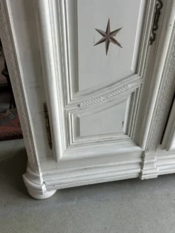 Armoire 2 portes peintes , Style Louis XIV, travail régional alsacien