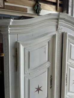Armoire 2 portes peintes , Style Louis XIV, travail régional alsacien