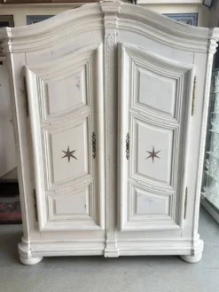 Armoire 2 portes peintes , Style Louis XIV, travail régional alsacien