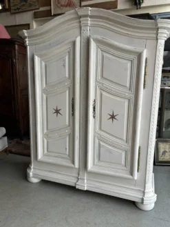Armoire 2 portes peintes , Style Louis XIV, travail régional alsacien