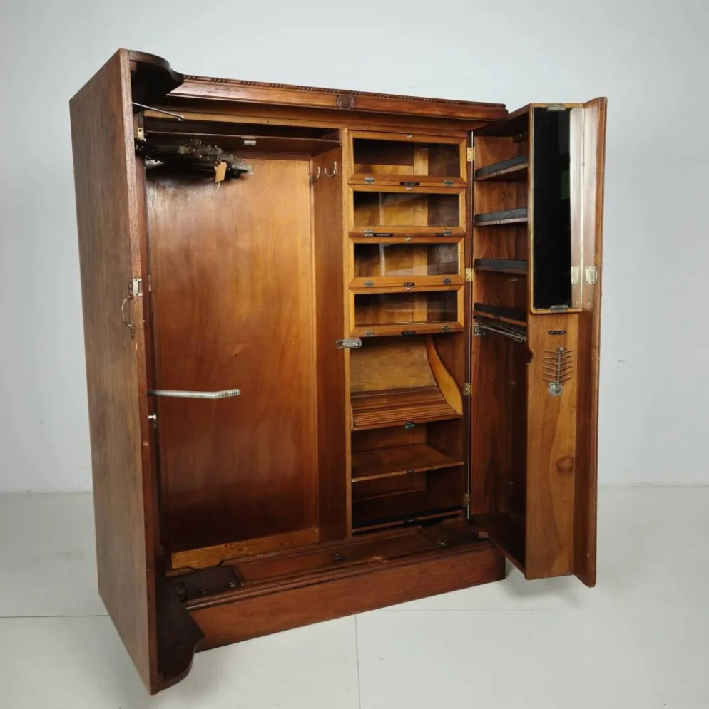 Armoire pour homme en noyer burr Art Déco anglais