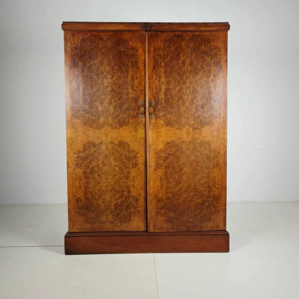 Armoire pour homme en noyer burr Art Déco anglais