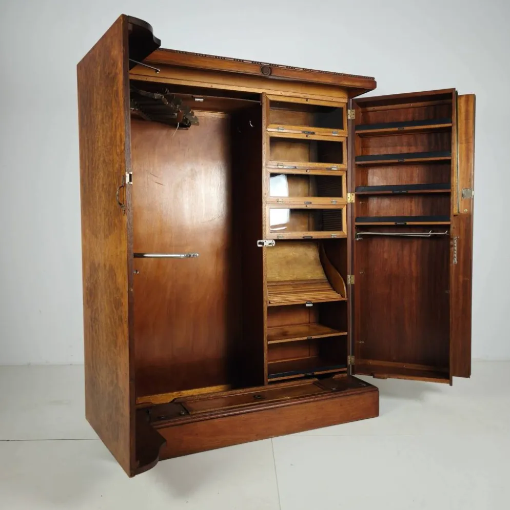 Armoire pour homme en noyer burr Art Déco anglais