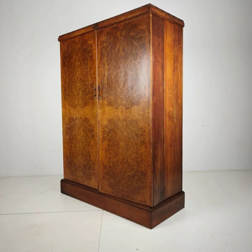 Armoire pour homme en noyer burr Art Déco anglais