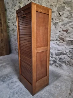 Armoire à rideau vintage en chêne français, vers 1960–1970
