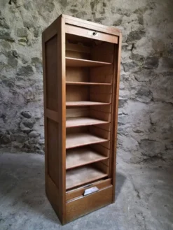 Armoire à rideau vintage en chêne français, vers 1960–1970