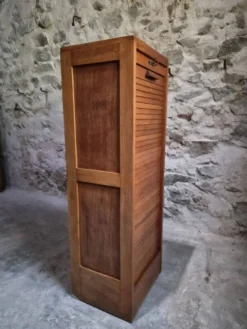 Armoire à rideau vintage en chêne français, vers 1960–1970