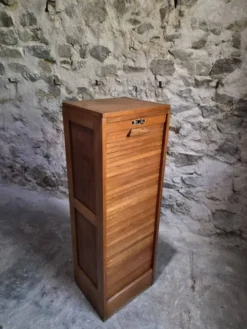 Armoire à rideau vintage en chêne français, vers 1960–1970