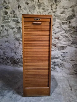 Armoire à rideau vintage en chêne français, vers 1960–1970