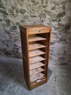 Armoire à rideau vintage en chêne français, vers 1960–1970