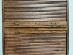Armoire à rideaux en chêne massif, circa 1930