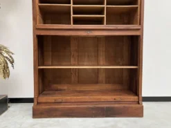 Armoire à rideaux en chêne massif, circa 1930