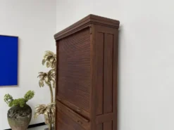 Armoire à rideaux en chêne massif, circa 1930
