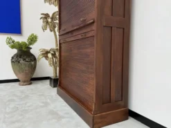Armoire à rideaux en chêne massif, circa 1930