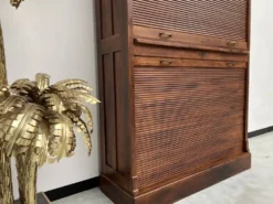 Armoire à rideaux en chêne massif, circa 1930