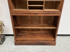 Armoire à rideaux en chêne massif, circa 1930