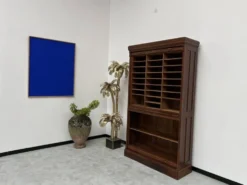Armoire à rideaux en chêne massif, circa 1930