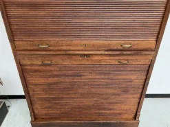 Armoire à rideaux en chêne massif, circa 1930
