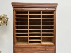 Armoire à rideaux en chêne massif, circa 1930