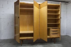 Armoire 1960 scandinave bois blond vernis atypique 4 portes 3