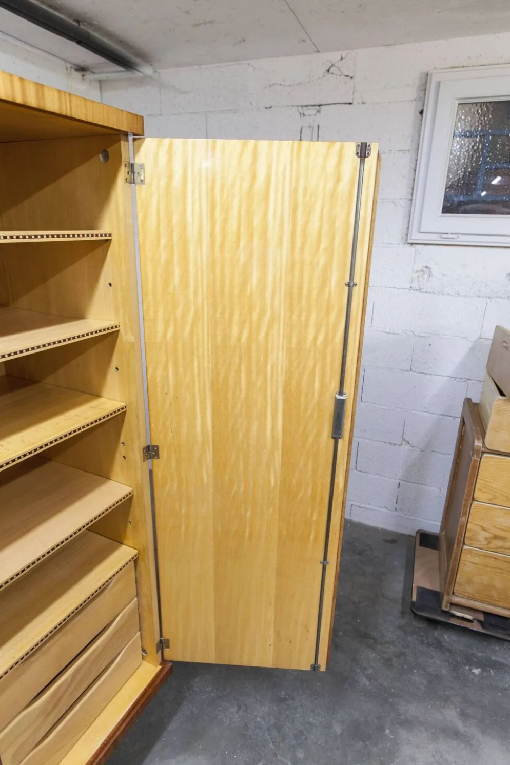Armoire 1960 scandinave bois blond vernis atypique 4 portes 3