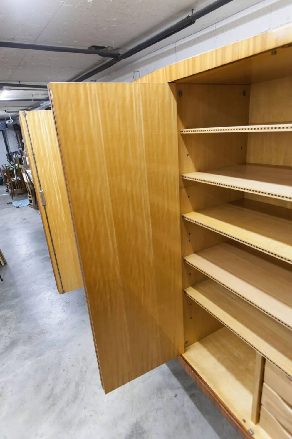 Armoire 1960 scandinave bois blond vernis atypique 4 portes 3